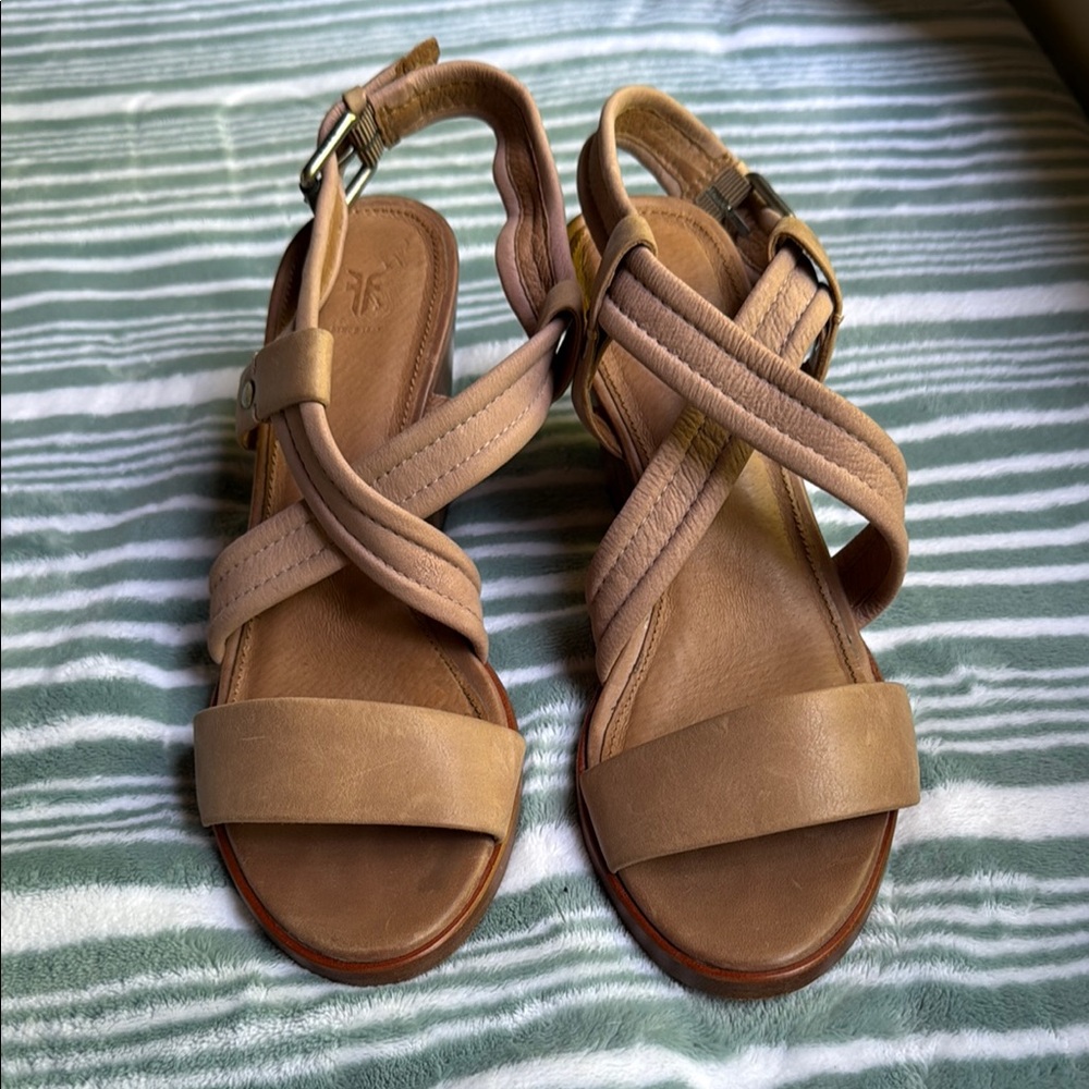 Frye Dani criss cross sandals in lilac
